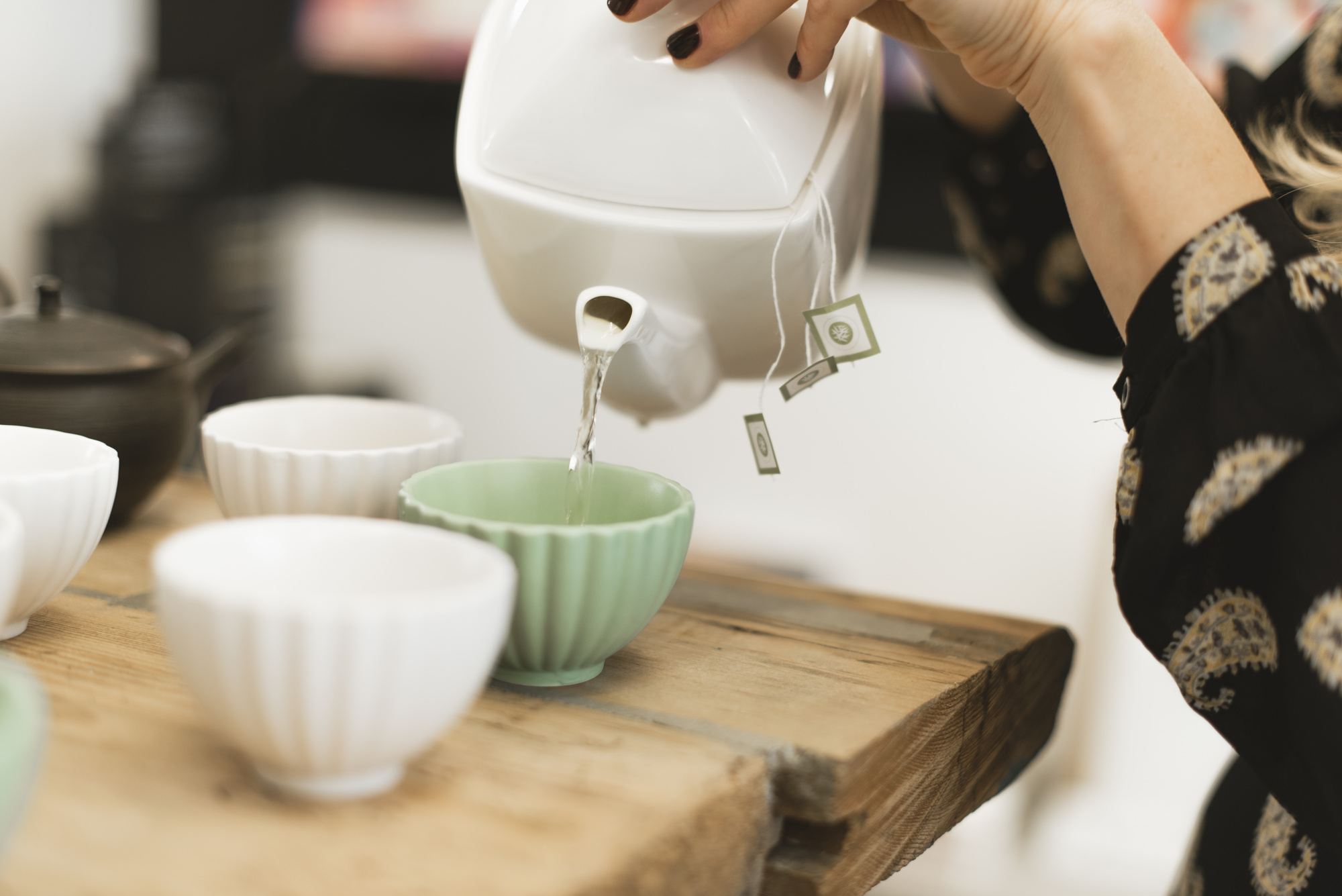 Anna's Teapot pouring tea